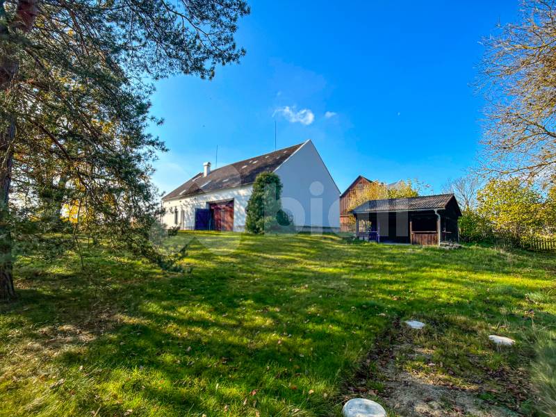 Prodej chalupy a velké stodoly, pozemek 3830 m2,
