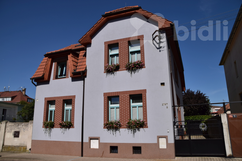 Prodej rodinné vily 255 m2, pozemek 471 m2,