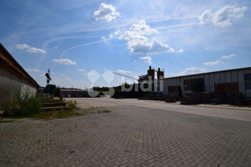 Prodej, Výroba, kanceláře  4500m2, pozemek 8330m,