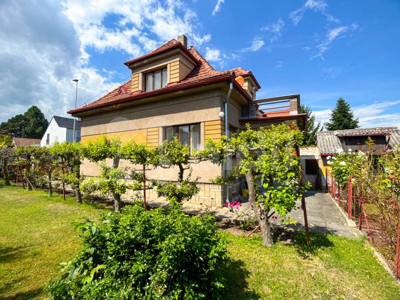 Prodej rodinného domu 196 m2, pozemek 995 m2,