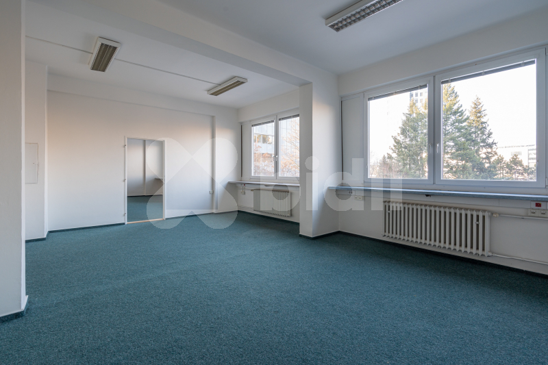 Samostatný kancelářský prostor k pronájmu 180 m2